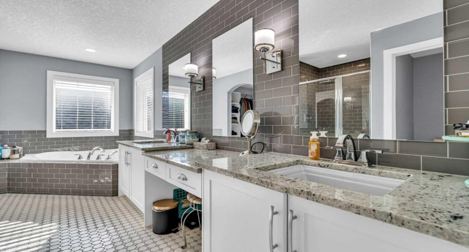 284 Rainbow Falls Way, Chestermere, Alberta T1X 0T1, 4 Bedrooms Bedrooms, ,4 BathroomsBathrooms,Residential,For Sale,Rainbow Falls,A2327726