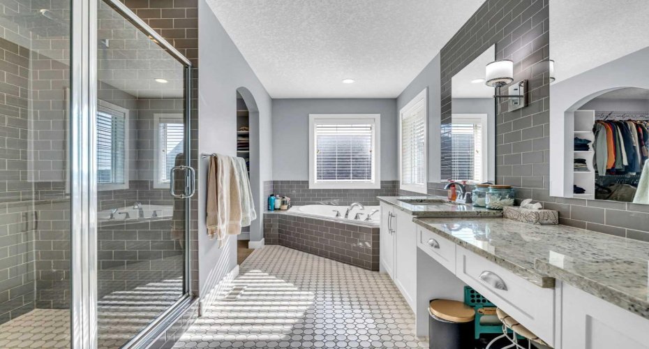 284 Rainbow Falls Way, Chestermere, Alberta T1X 0T1, 4 Bedrooms Bedrooms, ,4 BathroomsBathrooms,Residential,For Sale,Rainbow Falls,A2327726