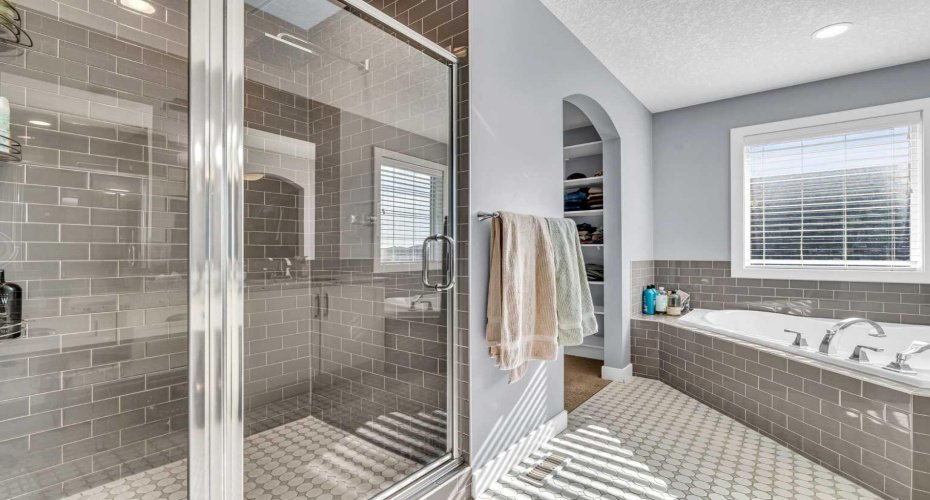 284 Rainbow Falls Way, Chestermere, Alberta T1X 0T1, 4 Bedrooms Bedrooms, ,4 BathroomsBathrooms,Residential,For Sale,Rainbow Falls,A2327726