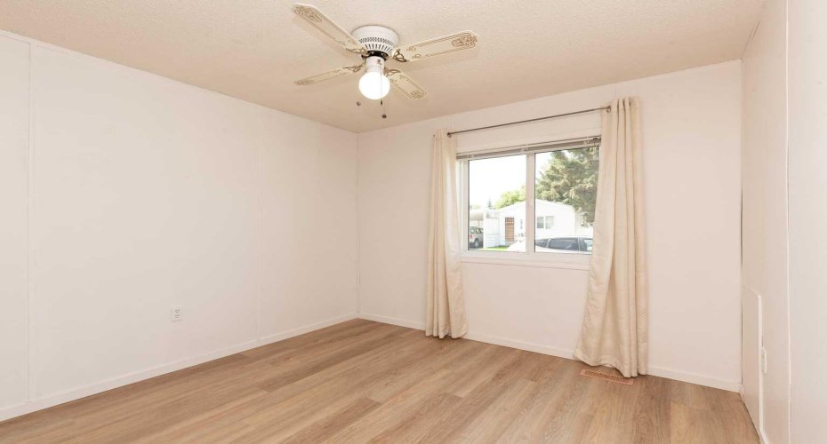 2921 29 Street, Lethbridge, Alberta T1K 6S7, 3 Bedroom Bedrooms, 0 ,2 BathroomBathrooms,Mobile,For Sale,29,0,A2327728