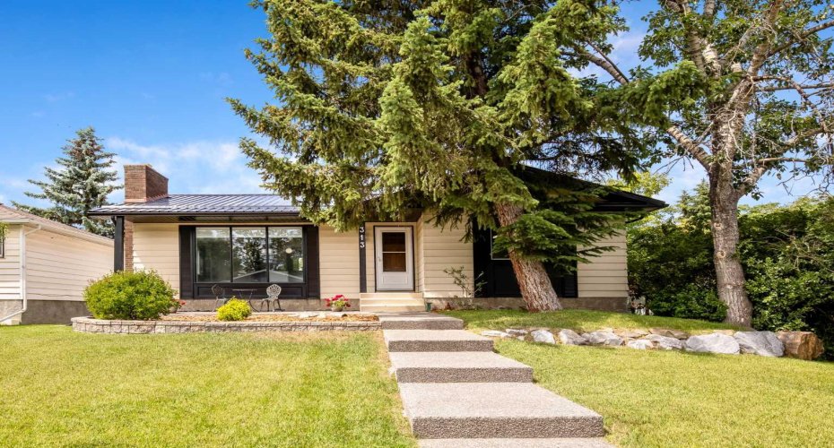 313 4 Street, Diamond Valley, Alberta T0L0H0, 4 Bedroom Bedrooms, 0 ,3 BathroomBathrooms,Residential,For Sale,4,0,A2327744