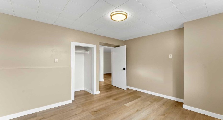 2711 Dunmore Road, Medicine Hat, Alberta T1A2A6, 4 Bedroom Bedrooms, 0 ,2 BathroomBathrooms,Residential,For Sale,Dunmore,0,A2327747