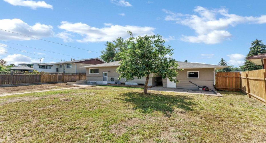2711 Dunmore Road, Medicine Hat, Alberta T1A2A6, 4 Bedroom Bedrooms, 0 ,2 BathroomBathrooms,Residential,For Sale,Dunmore,0,A2327747