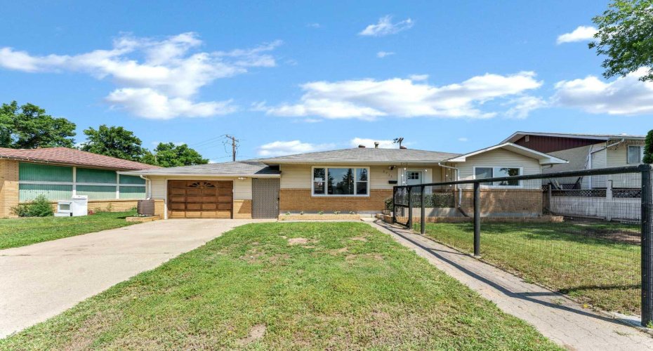 2711 Dunmore Road, Medicine Hat, Alberta T1A2A6, 4 Bedroom Bedrooms, 0 ,2 BathroomBathrooms,Residential,For Sale,Dunmore,0,A2327747