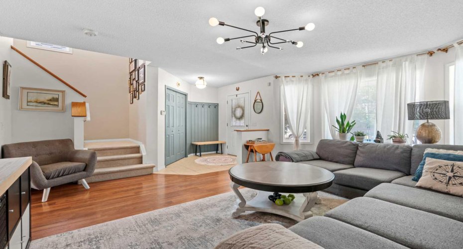 85 Evermeadow Manor, Calgary, Alberta T2Y 4W8, 3 Bedroom Bedrooms, 0 ,3 BathroomBathrooms,Residential,For Sale,Evermeadow,0,A2327764