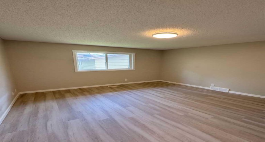 1095 Berkley Drive, Calgary, Alberta T3K 1S6, 4 Bedroom Bedrooms, 0 ,3 BathroomBathrooms,Residential,For Sale,Berkley,0,A2327779