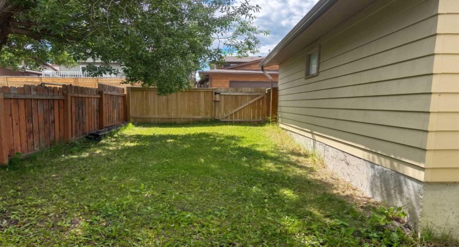 1095 Berkley Drive, Calgary, Alberta T3K 1S6, 4 Bedroom Bedrooms, 0 ,3 BathroomBathrooms,Residential,For Sale,Berkley,0,A2327779