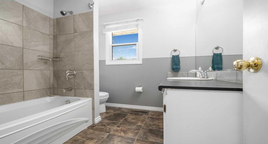 2631 16 Avenue, Medicine Hat, Alberta T1A 3T6, 3 Bedroom Bedrooms, 0 ,2 BathroomBathrooms,Residential,For Sale,16,0,A2327790