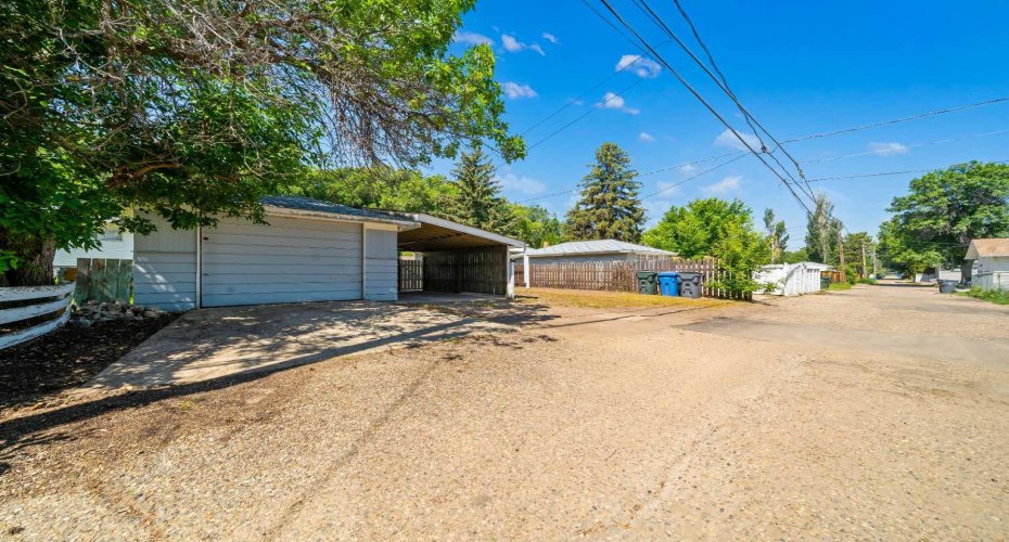 2631 16 Avenue, Medicine Hat, Alberta T1A 3T6, 3 Bedroom Bedrooms, 0 ,2 BathroomBathrooms,Residential,For Sale,16,0,A2327790