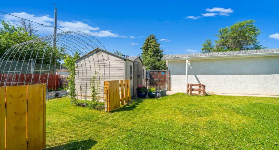 131 Mitchell Crescent, Medicine Hat, Alberta T1A6V3, 3 Bedroom Bedrooms, 0 ,2 BathroomBathrooms,Residential,For Sale,Mitchell,0,A2327794