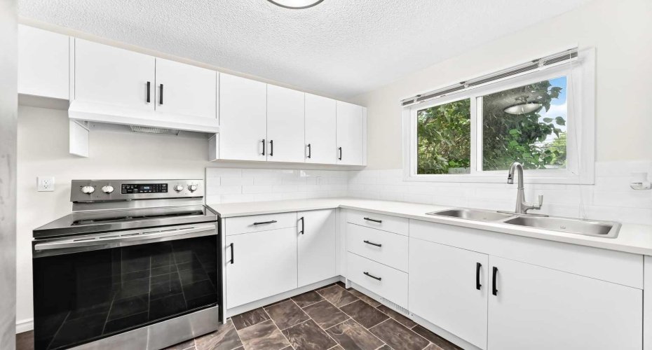 219 90 Avenue, Calgary, Alberta T2J0A3, 3 Bedroom Bedrooms, 0 ,1 BathroomBathrooms,Residential,For Sale,90,0,A2327840