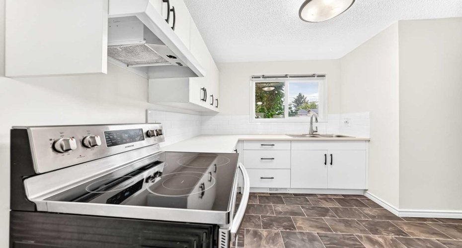 219 90 Avenue, Calgary, Alberta T2J0A3, 3 Bedroom Bedrooms, 0 ,1 BathroomBathrooms,Residential,For Sale,90,0,A2327840