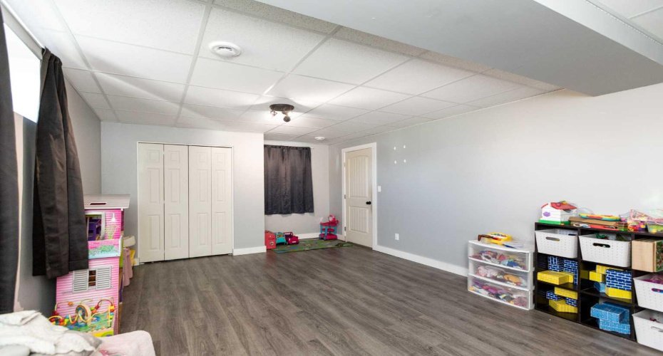 6006B 52 Avenue, Stettler, Alberta T4K 1K5, 3 Bedroom Bedrooms, 0 ,3 BathroomBathrooms,Residential,For Sale,52,0,A2327863
