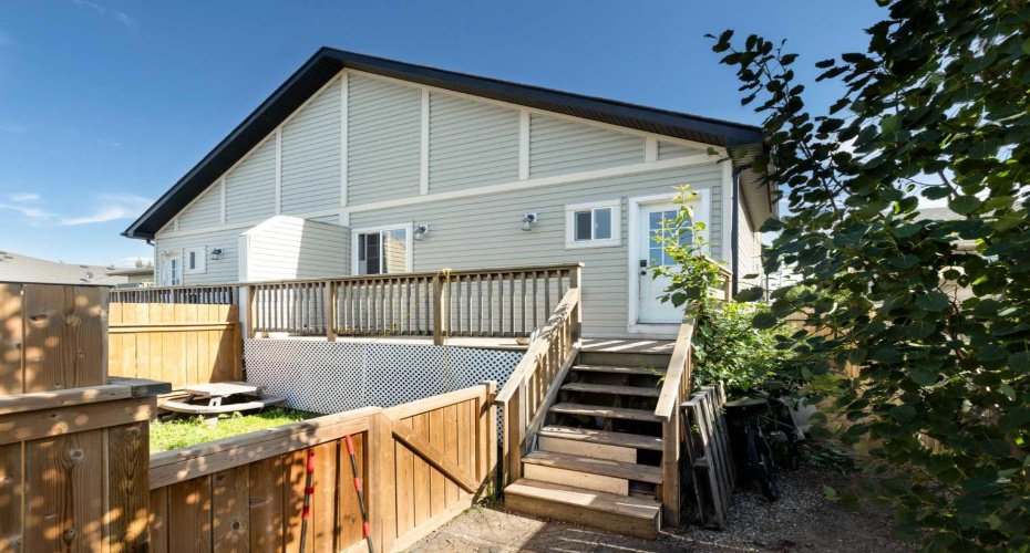 6006B 52 Avenue, Stettler, Alberta T4K 1K5, 3 Bedroom Bedrooms, 0 ,3 BathroomBathrooms,Residential,For Sale,52,0,A2327863