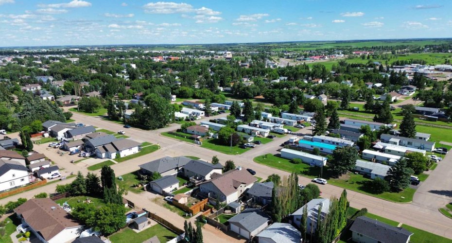 6006B 52 Avenue, Stettler, Alberta T4K 1K5, 3 Bedroom Bedrooms, 0 ,3 BathroomBathrooms,Residential,For Sale,52,0,A2327863