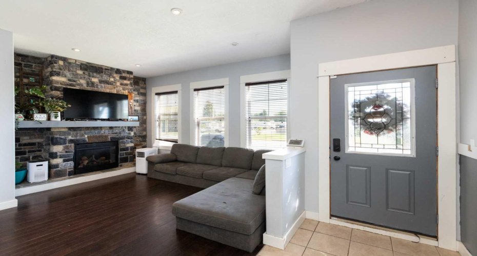 6006B 52 Avenue, Stettler, Alberta T4K 1K5, 3 Bedroom Bedrooms, 0 ,3 BathroomBathrooms,Residential,For Sale,52,0,A2327863