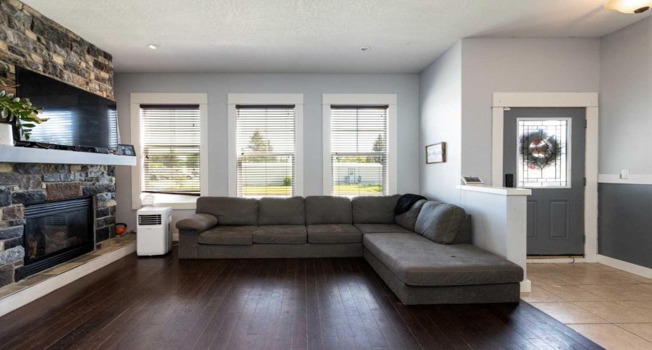 6006B 52 Avenue, Stettler, Alberta T4K 1K5, 3 Bedroom Bedrooms, 0 ,3 BathroomBathrooms,Residential,For Sale,52,0,A2327863