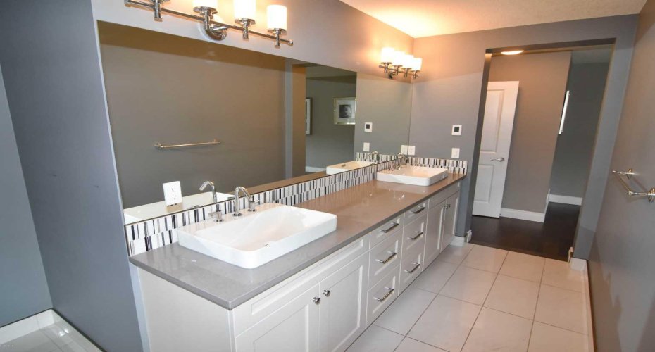 800 East Lakeview Road, Chestermere, Alberta T1X 1R2, 4 Bedrooms Bedrooms, ,4 BathroomsBathrooms,Residential,For Sale,East Lakeview,A2327881