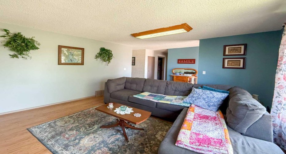 4803 47 Street, Hardisty, Alberta T0B1V0, 4 Bedroom Bedrooms, 0 ,3 BathroomBathrooms,Residential,For Sale,47,0,A2327910