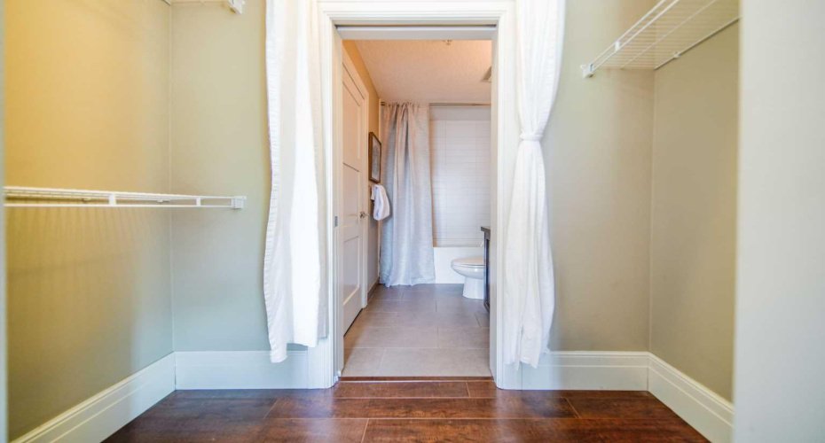 518 33 Street, Calgary, Alberta T2N2W4, 1 Bedroom Bedrooms, 0 ,1 BathroomBathrooms,Residential,For Sale,33,0,A2327945