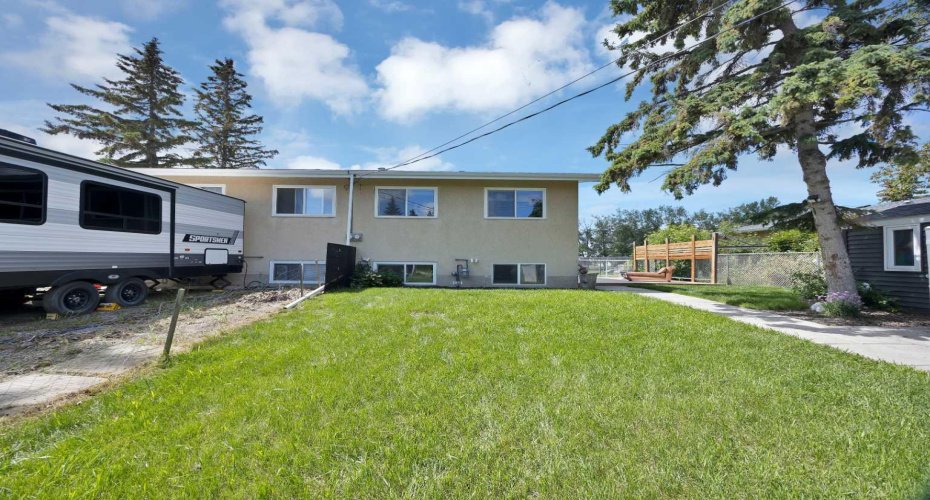 4 Richards Crescent, Olds, Alberta T4H1G1, 4 Bedroom Bedrooms, 0 ,2 BathroomBathrooms,Residential,For Sale,Richards,0,A2327962