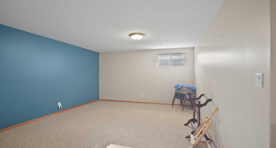 4715 55 Avenue, Lacombe, Alberta T4L 1T7, 3 Bedroom Bedrooms, 0 ,2 BathroomBathrooms,Residential,For Sale,55,0,A2328012