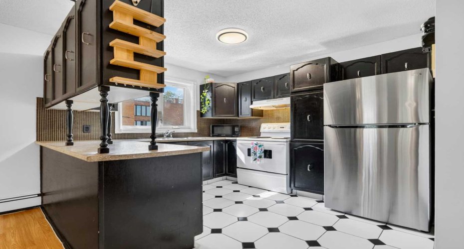 402 4 Avenue, Calgary, Alberta T2E0J5, 2 Bedroom Bedrooms, 0 ,2 BathroomBathrooms,Residential,For Sale,4,0,A2328031