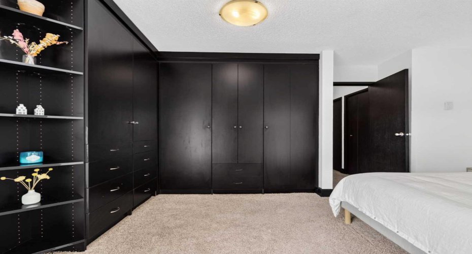 402 4 Avenue, Calgary, Alberta T2E0J5, 2 Bedroom Bedrooms, 0 ,2 BathroomBathrooms,Residential,For Sale,4,0,A2328031