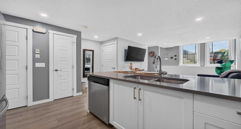 Plenty of cabinets