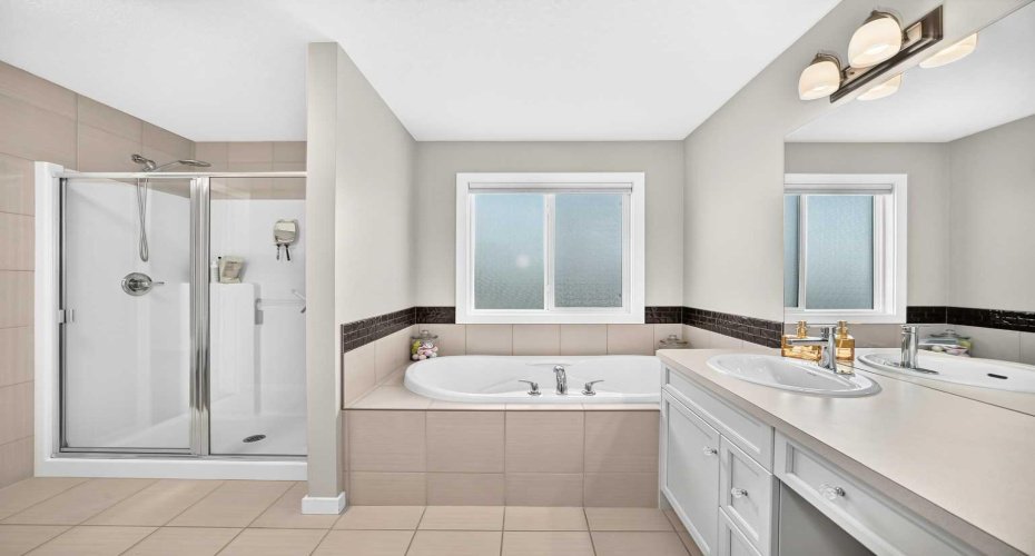 145 Kinniburgh Gardens, Chestermere, Alberta T1X 0R7, 3 Bedrooms Bedrooms, ,3 BathroomsBathrooms,Residential,For Sale,Kinniburgh,A2328052