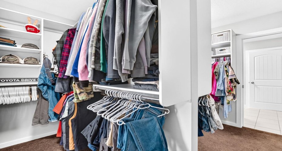 Walk-through to the laundry room