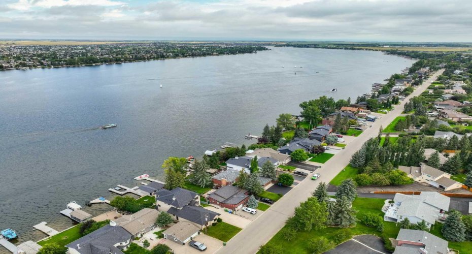 145 Kinniburgh Gardens, Chestermere, Alberta T1X 0R7, 3 Bedrooms Bedrooms, ,3 BathroomsBathrooms,Residential,For Sale,Kinniburgh,A2328052
