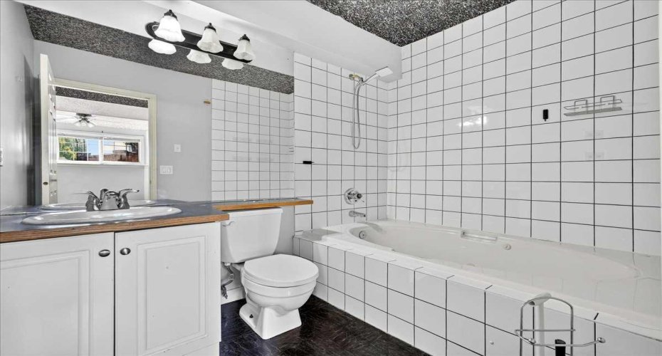 254 Douglas Glen Heath, Calgary, Alberta T2Z 2N1, 5 Bedroom Bedrooms, 0 ,4 BathroomBathrooms,Residential,For Sale,Douglas Glen,0,A2328110