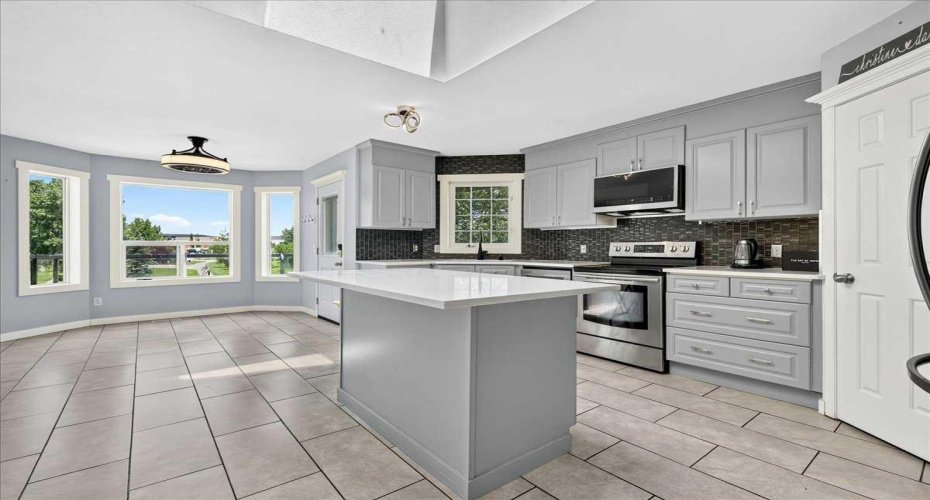 254 Douglas Glen Heath, Calgary, Alberta T2Z 2N1, 5 Bedroom Bedrooms, 0 ,4 BathroomBathrooms,Residential,For Sale,Douglas Glen,0,A2328110