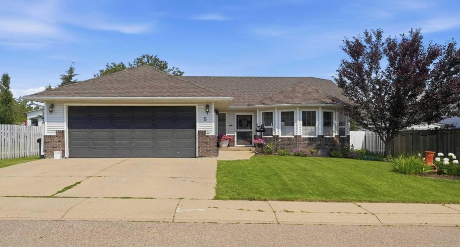 5 Westwood Crescent, Sylvan Lake, Alberta T4S 1P6, 5 Bedroom Bedrooms, 0 ,3 BathroomBathrooms,Residential,For Sale,Westwood,0,A2328113