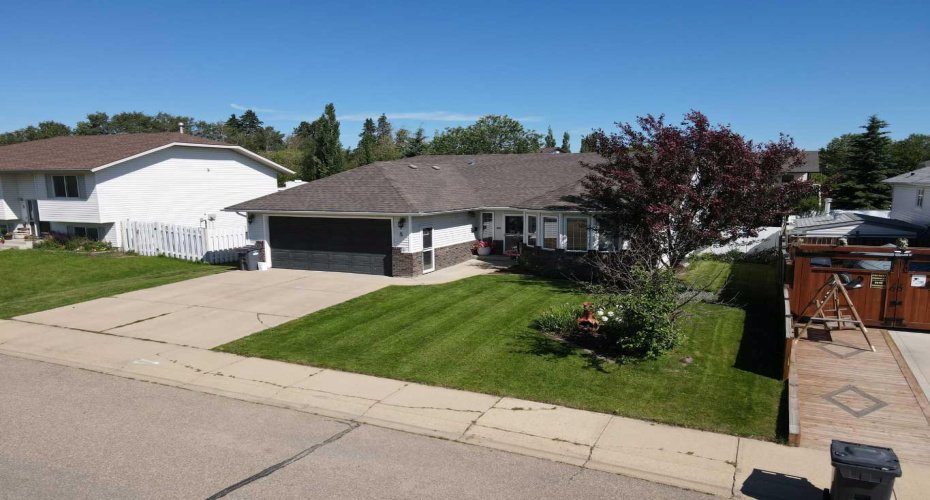 5 Westwood Crescent, Sylvan Lake, Alberta T4S 1P6, 5 Bedroom Bedrooms, 0 ,3 BathroomBathrooms,Residential,For Sale,Westwood,0,A2328113