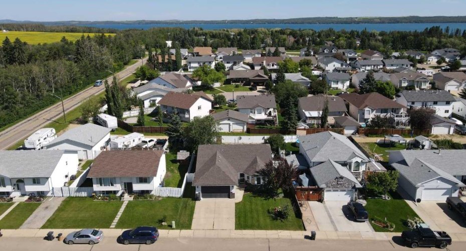 5 Westwood Crescent, Sylvan Lake, Alberta T4S 1P6, 5 Bedroom Bedrooms, 0 ,3 BathroomBathrooms,Residential,For Sale,Westwood,0,A2328113