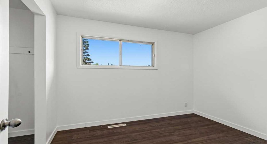 4719 46 Avenue, Sylvan Lake, Alberta T4S 1L4, 4 Bedroom Bedrooms, 0 ,2 BathroomBathrooms,Residential,For Sale,46,0,A2328135
