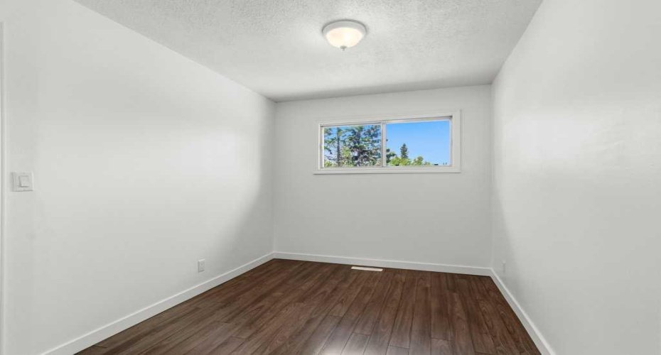 4719 46 Avenue, Sylvan Lake, Alberta T4S 1L4, 4 Bedroom Bedrooms, 0 ,2 BathroomBathrooms,Residential,For Sale,46,0,A2328135