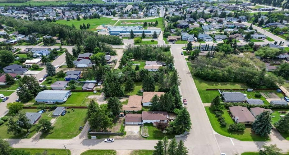 4719 46 Avenue, Sylvan Lake, Alberta T4S 1L4, 4 Bedroom Bedrooms, 0 ,2 BathroomBathrooms,Residential,For Sale,46,0,A2328135