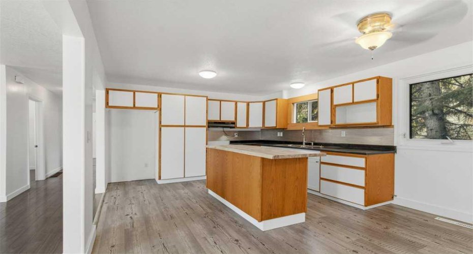 4719 46 Avenue, Sylvan Lake, Alberta T4S 1L4, 4 Bedroom Bedrooms, 0 ,2 BathroomBathrooms,Residential,For Sale,46,0,A2328135