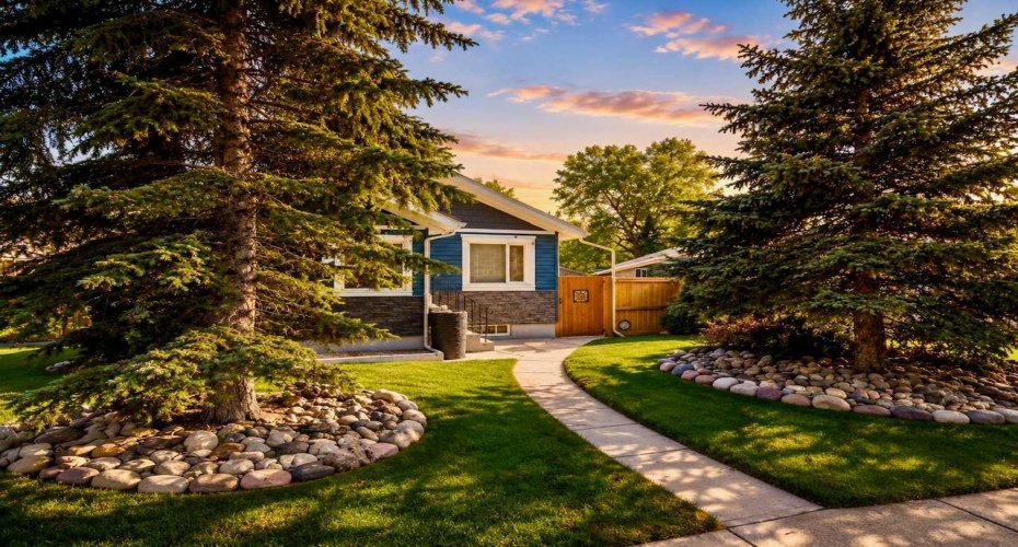 239 19 Street, Lethbridge, Alberta T1H 3J9, 3 Bedroom Bedrooms, 0 ,2 BathroomBathrooms,Residential,For Sale,19,0,A2328149