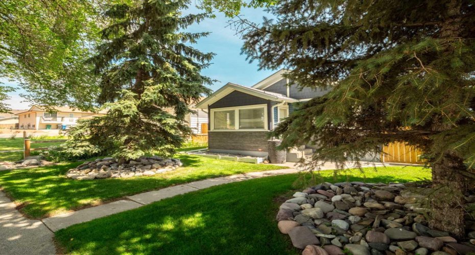239 19 Street, Lethbridge, Alberta T1H 3J9, 3 Bedroom Bedrooms, 0 ,2 BathroomBathrooms,Residential,For Sale,19,0,A2328149