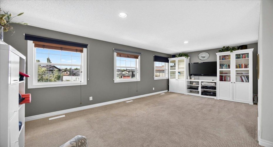 13 Covepark Bay, Calgary, Alberta T3K 6K8, 4 Bedroom Bedrooms, 0 ,4 BathroomBathrooms,Residential,For Sale,Covepark,0,A2328157