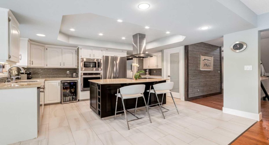 367 Woodbriar Circle, Calgary, Alberta T2W 6A4, 4 Bedroom Bedrooms, 0 ,4 BathroomBathrooms,Residential,For Sale,Woodbriar,0,A2328159