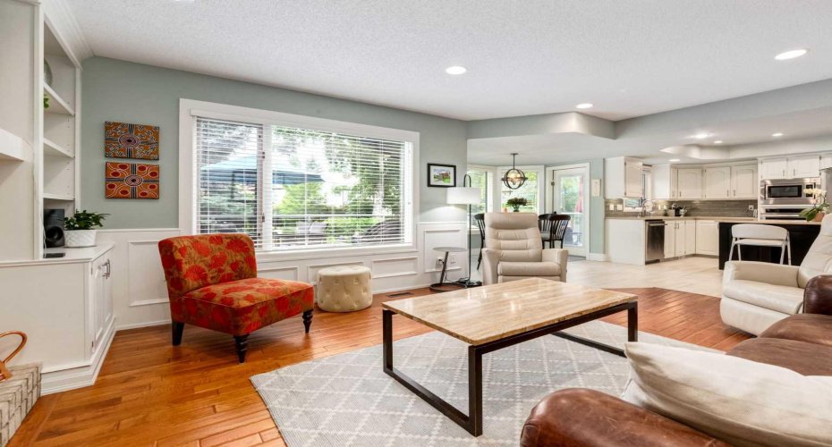 367 Woodbriar Circle, Calgary, Alberta T2W 6A4, 4 Bedroom Bedrooms, 0 ,4 BathroomBathrooms,Residential,For Sale,Woodbriar,0,A2328159
