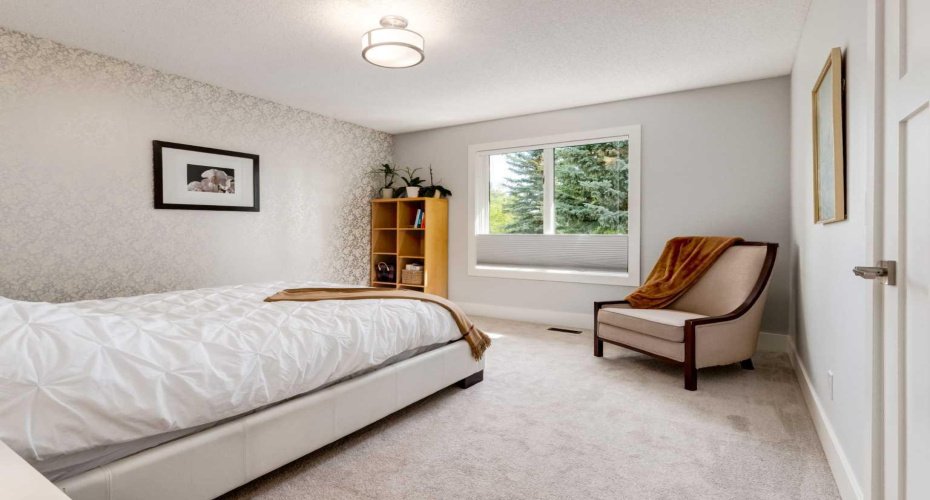 367 Woodbriar Circle, Calgary, Alberta T2W 6A4, 4 Bedroom Bedrooms, 0 ,4 BathroomBathrooms,Residential,For Sale,Woodbriar,0,A2328159