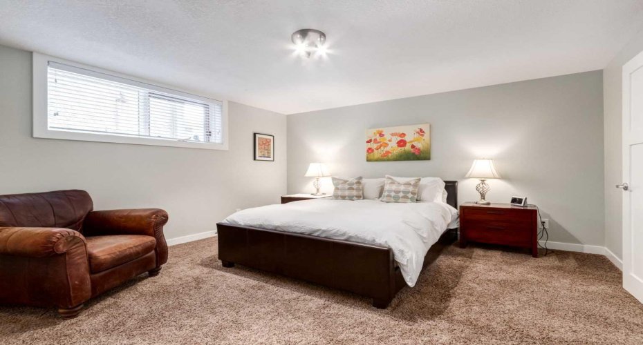 367 Woodbriar Circle, Calgary, Alberta T2W 6A4, 4 Bedroom Bedrooms, 0 ,4 BathroomBathrooms,Residential,For Sale,Woodbriar,0,A2328159