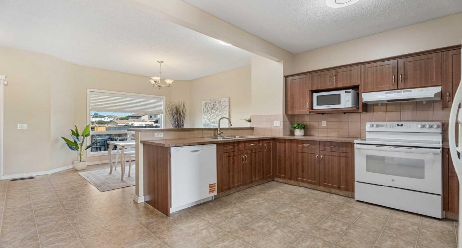 40 Cimarron Grove Drive, Okotoks, Alberta T1S 2H1, 3 Bedrooms Bedrooms, ,3 BathroomsBathrooms,Residential,For Sale,Cimarron Grove,A2328196