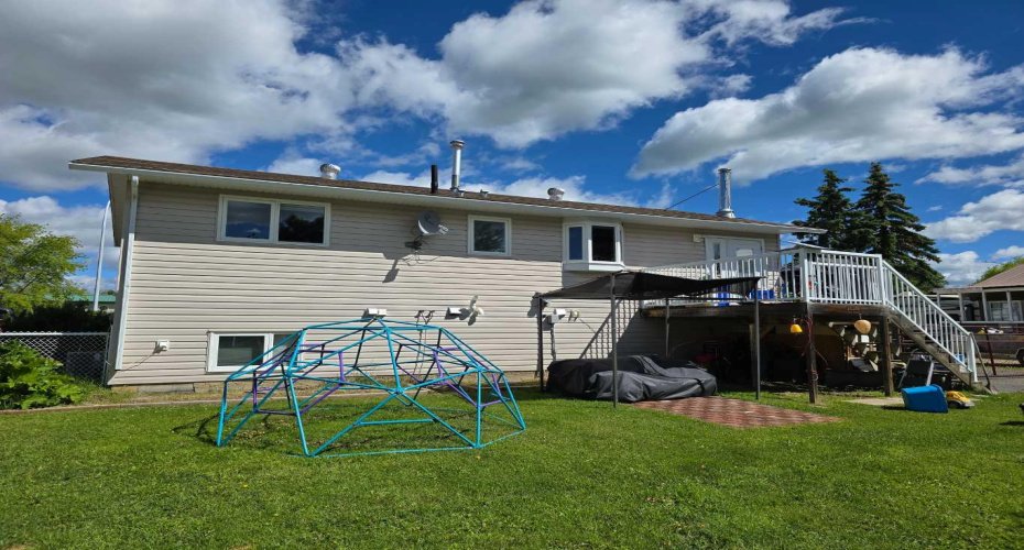 5201 55 Avenue, Berwyn, Alberta T0H 0E0, 5 Bedroom Bedrooms, 0 ,2 BathroomBathrooms,Residential,For Sale,55,0,A2328214